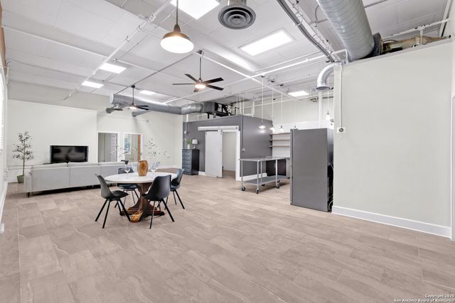 3363 E Commerce St Unit 101, San Antonio, TX 78220