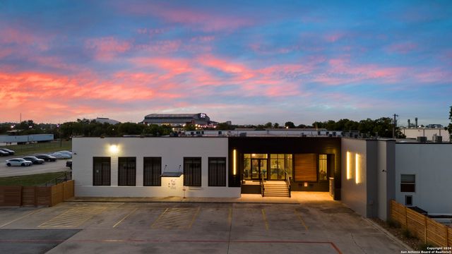 3363 E Commerce St Unit 101, San Antonio, TX 78220