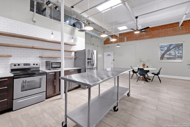 3363 E Commerce St Unit 101, San Antonio, TX 78220