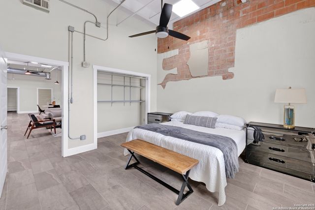 3363 E Commerce St Unit 101, San Antonio, TX 78220