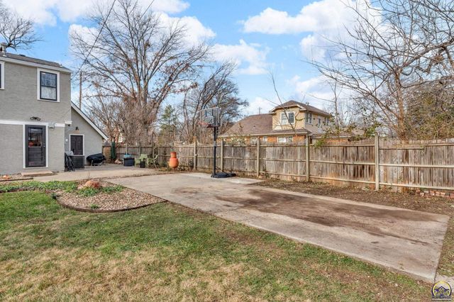 1608 SW Oakley AVE, Topeka, KS 66604