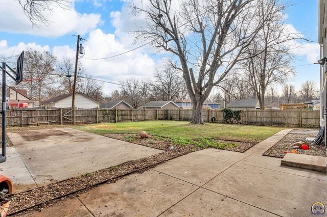 1608 SW Oakley AVE, Topeka, KS 66604