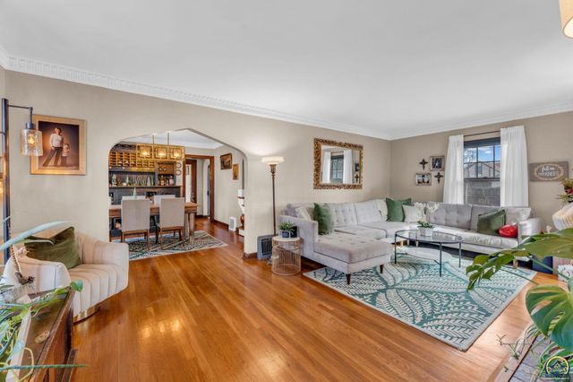 1608 SW Oakley AVE, Topeka, KS 66604