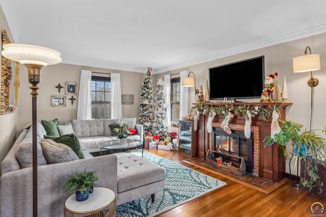 1608 SW Oakley AVE, Topeka, KS 66604