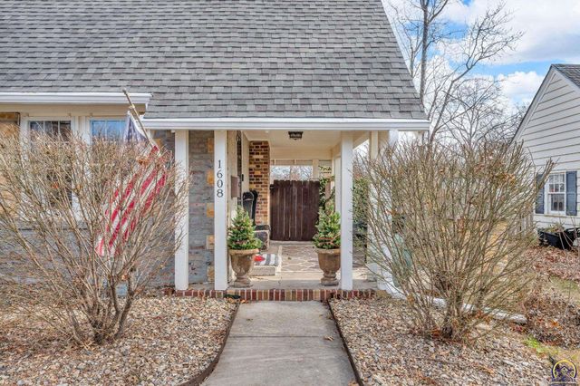 1608 SW Oakley AVE, Topeka, KS 66604