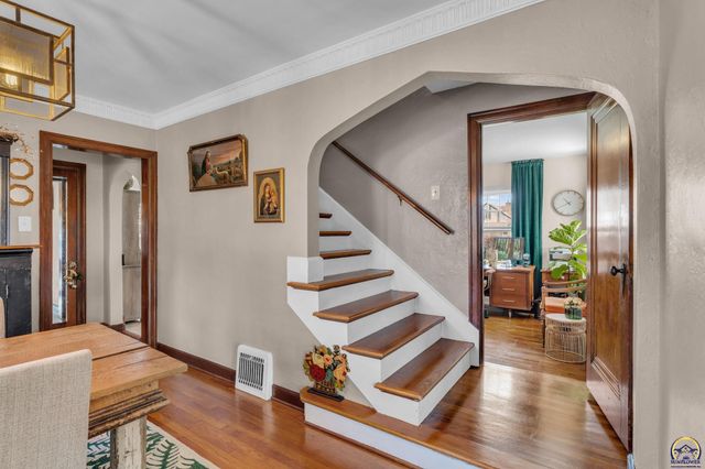 1608 SW Oakley AVE, Topeka, KS 66604