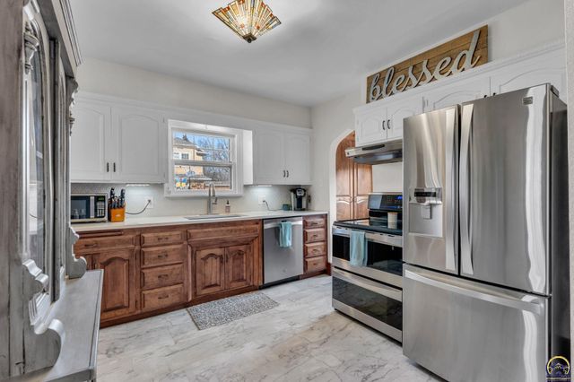 1608 SW Oakley AVE, Topeka, KS 66604