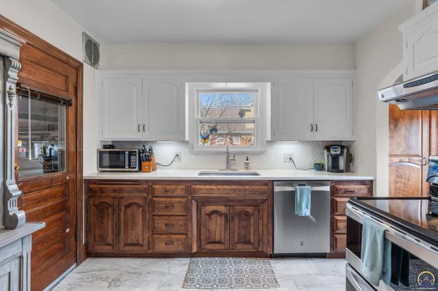 1608 SW Oakley AVE, Topeka, KS 66604