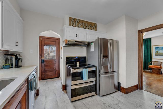 1608 SW Oakley AVE, Topeka, KS 66604