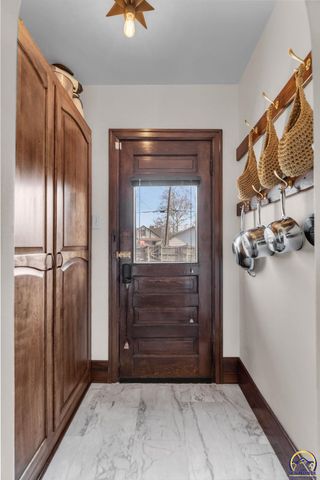 1608 SW Oakley AVE, Topeka, KS 66604