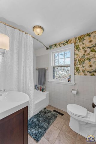 1608 SW Oakley AVE, Topeka, KS 66604