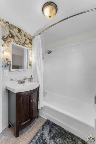 1608 SW Oakley AVE, Topeka, KS 66604