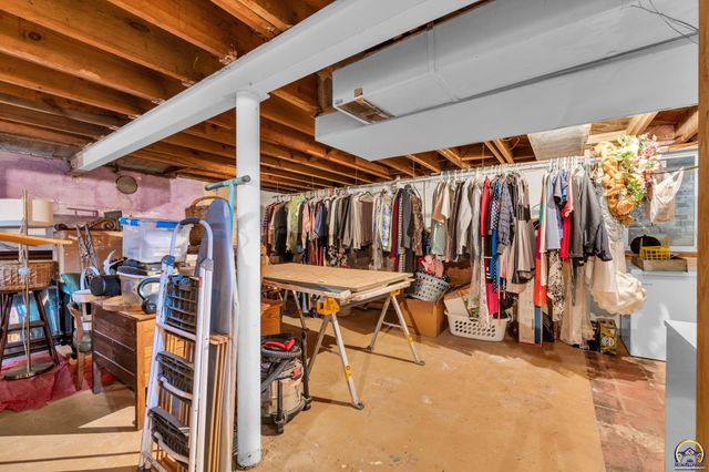 1608 SW Oakley AVE, Topeka, KS 66604