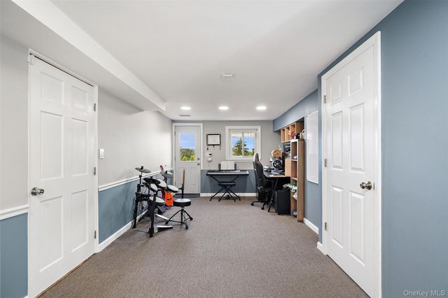 6 S High Street, Elmsford, NY 10523
