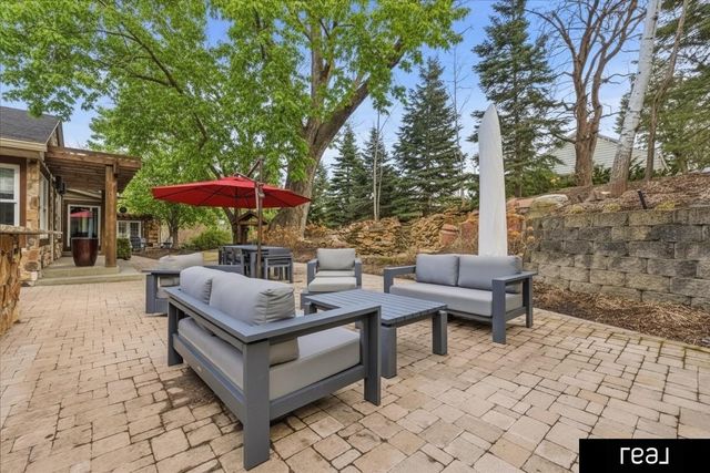 805 Ridgewood Avenue, Omaha, NE 68114