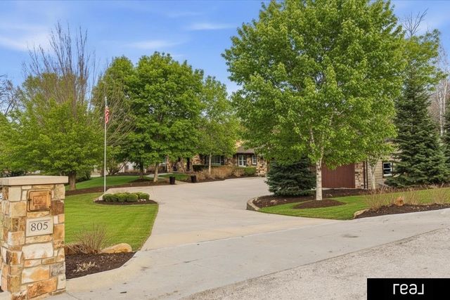 805 Ridgewood Avenue, Omaha, NE 68114