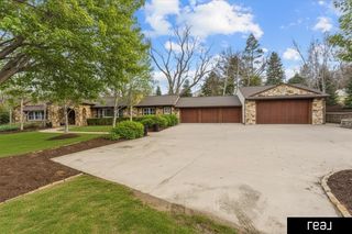 805 Ridgewood Avenue, Omaha, NE 68114