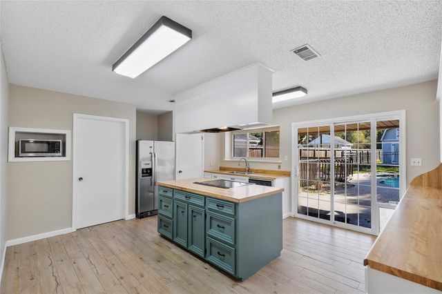 9810 Ellen Street, Baytown, TX 77521