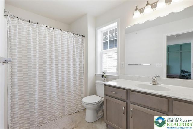 3206 Huntington Lane, Forks Twp, PA 18040