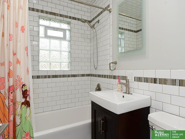2206 Lillian Street, Bellevue, NE 68147