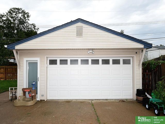 2206 Lillian Street, Bellevue, NE 68147
