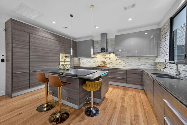 1310 Nantucket Drive, Houston, TX 77057
