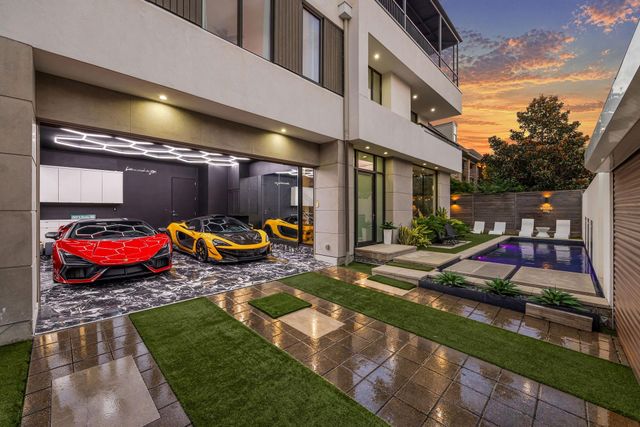 1310 Nantucket Drive, Houston, TX 77057