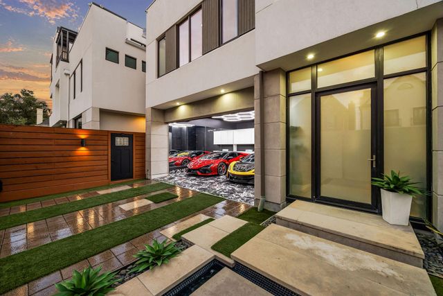 1310 Nantucket Drive, Houston, TX 77057