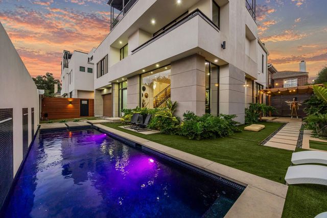 1310 Nantucket Drive, Houston, TX 77057