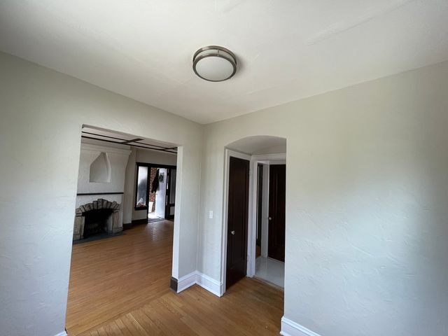 1155 Saint Johns Avenue D, Highland Park, IL 60035