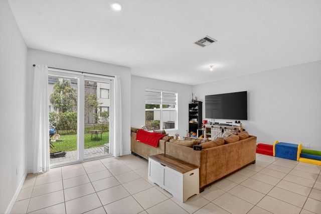 4326 Hammock Grove Drive, Lake Worth, FL 33467