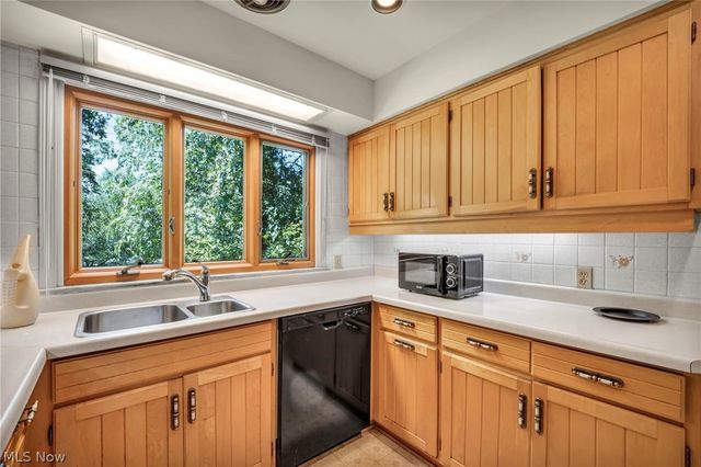 21439 Claythorne Road, Shaker Heights, OH 44122