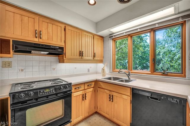 21439 Claythorne Road, Shaker Heights, OH 44122