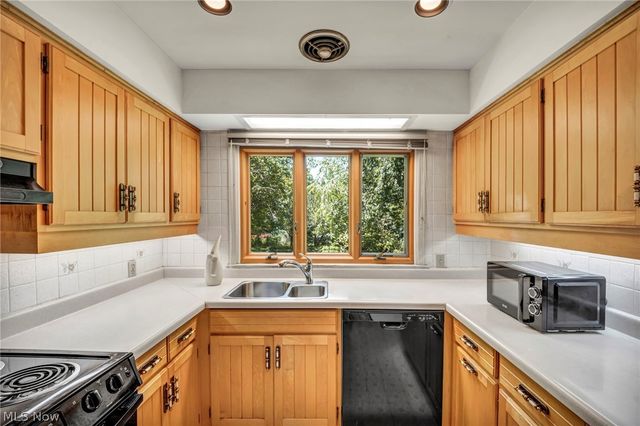 21439 Claythorne Road, Shaker Heights, OH 44122