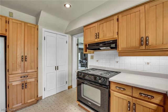 21439 Claythorne Road, Shaker Heights, OH 44122