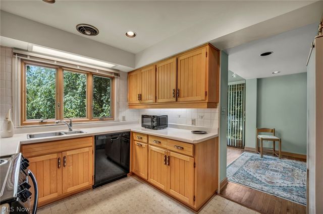 21439 Claythorne Road, Shaker Heights, OH 44122
