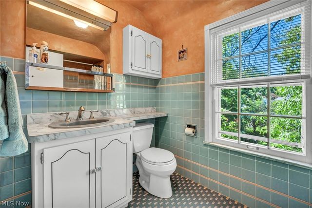 21439 Claythorne Road, Shaker Heights, OH 44122