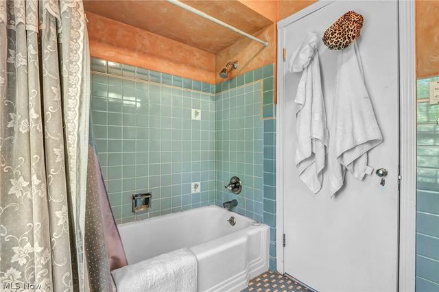 21439 Claythorne Road, Shaker Heights, OH 44122