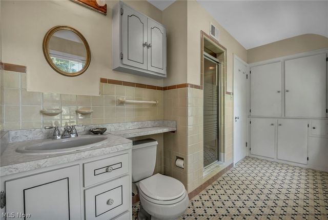 21439 Claythorne Road, Shaker Heights, OH 44122