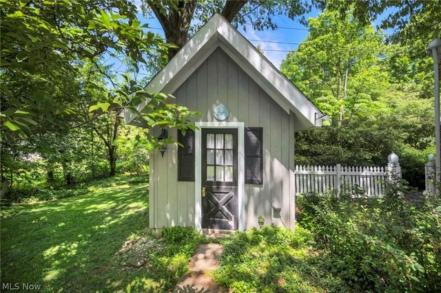 21439 Claythorne Road, Shaker Heights, OH 44122