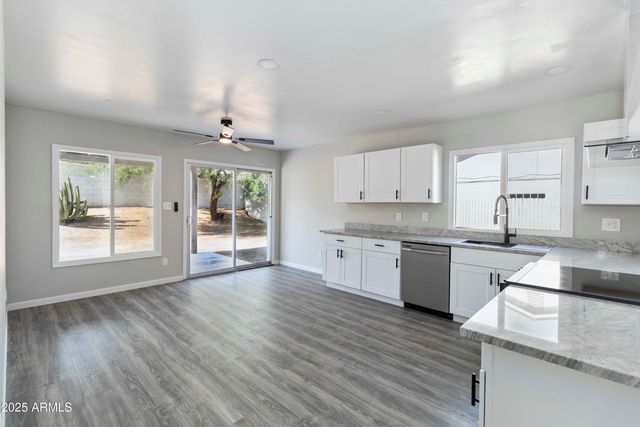 2726 E DAHLIA Drive, Phoenix, AZ 85032