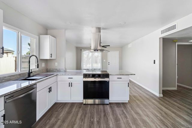 2726 E DAHLIA Drive, Phoenix, AZ 85032