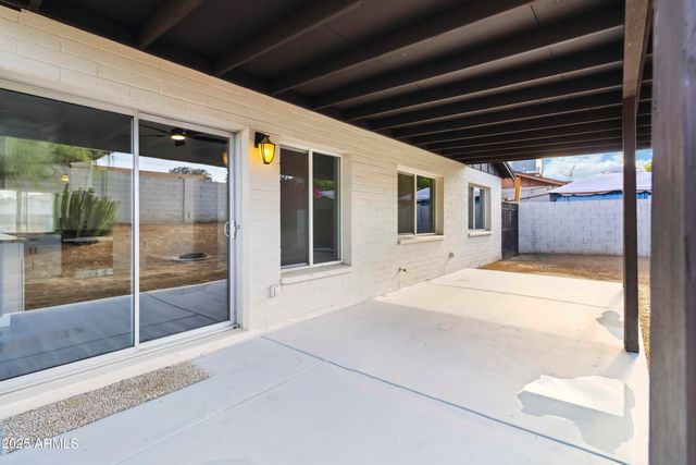 2726 E DAHLIA Drive, Phoenix, AZ 85032