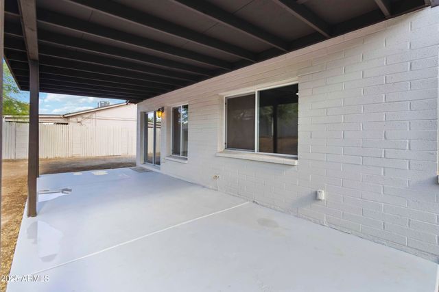2726 E DAHLIA Drive, Phoenix, AZ 85032