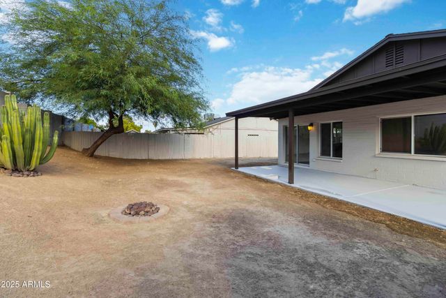 2726 E DAHLIA Drive, Phoenix, AZ 85032