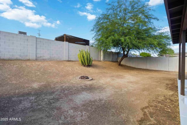2726 E DAHLIA Drive, Phoenix, AZ 85032