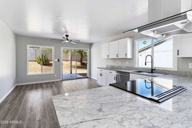 2726 E DAHLIA Drive, Phoenix, AZ 85032