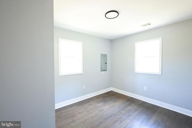 5100 QUEENS STROLL PL SE, Washington, DC 20019