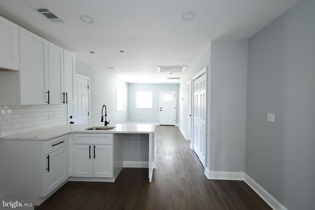 5100 QUEENS STROLL PL SE, Washington, DC 20019