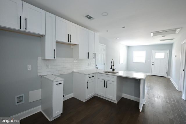 5100 QUEENS STROLL PL SE, Washington, DC 20019